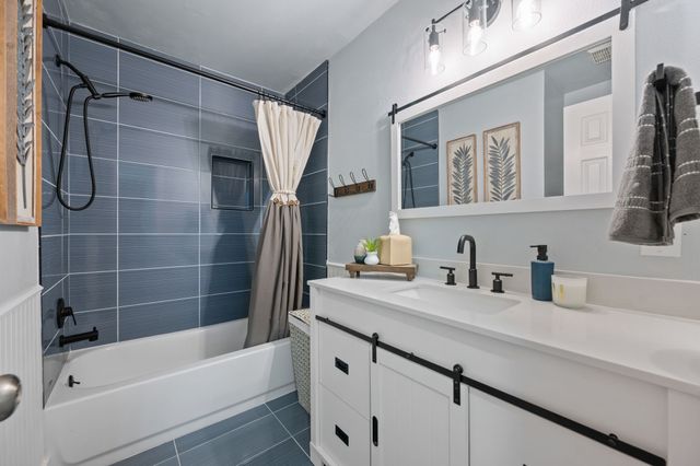 305 Maverick Trail, Oak Point, TX 75068