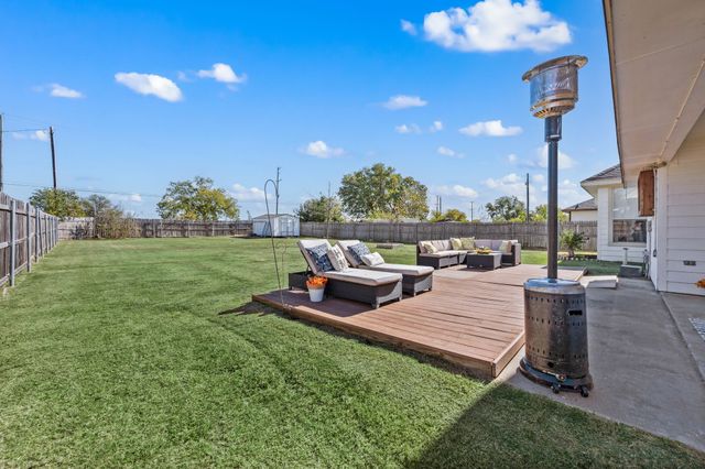 305 Maverick Trail, Oak Point, TX 75068