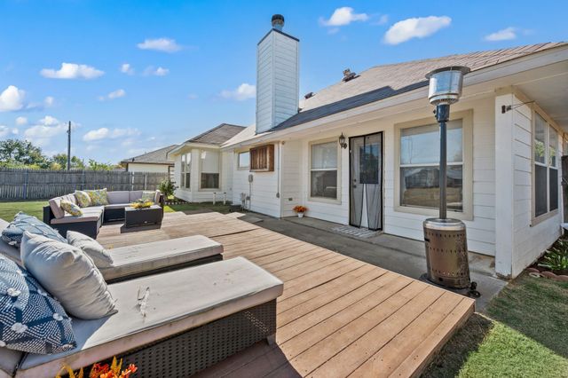 305 Maverick Trail, Oak Point, TX 75068