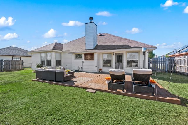 305 Maverick Trail, Oak Point, TX 75068