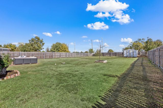 305 Maverick Trail, Oak Point, TX 75068