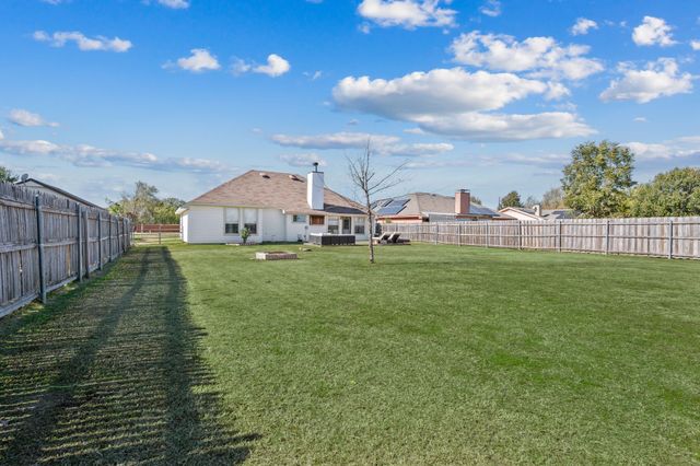 305 Maverick Trail, Oak Point, TX 75068