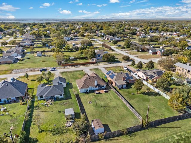 305 Maverick Trail, Oak Point, TX 75068