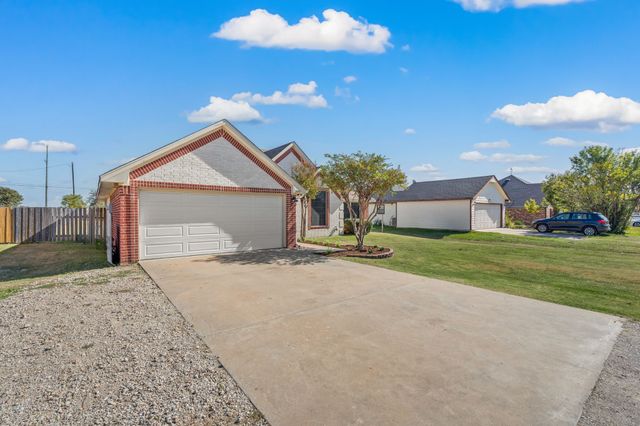 305 Maverick Trail, Oak Point, TX 75068