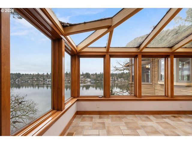 2815 ARROWHEAD Ct, Lake Oswego, OR 97034