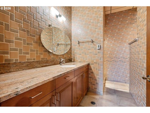 2815 ARROWHEAD Ct, Lake Oswego, OR 97034