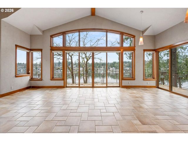 2815 ARROWHEAD Ct, Lake Oswego, OR 97034