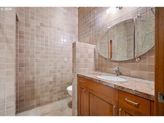 2815 ARROWHEAD Ct, Lake Oswego, OR 97034