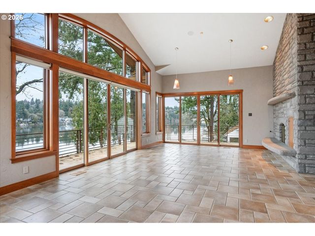 2815 ARROWHEAD Ct, Lake Oswego, OR 97034