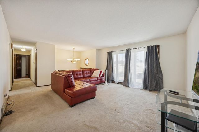 3256 Hampshire Avenue N, Crystal, MN 55427