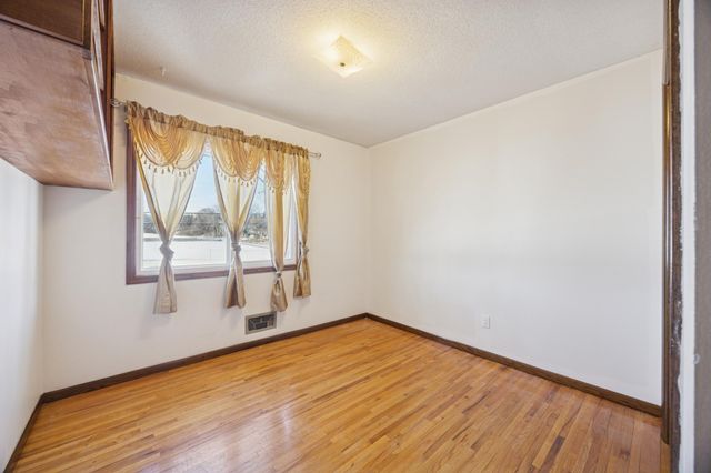 3256 Hampshire Avenue N, Crystal, MN 55427