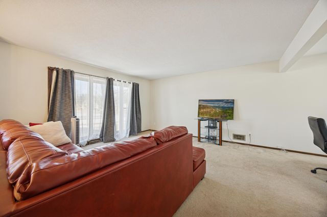 3256 Hampshire Avenue N, Crystal, MN 55427