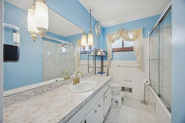 3256 Hampshire Avenue N, Crystal, MN 55427