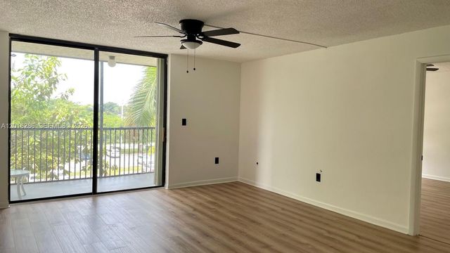 5550 NW 44th St 407B, Lauderhill, FL 33319