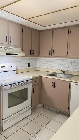 5550 NW 44th St 407B, Lauderhill, FL 33319