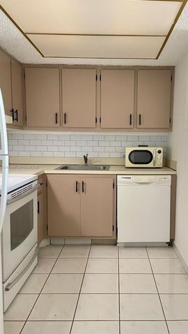 5550 NW 44th St 407B, Lauderhill, FL 33319