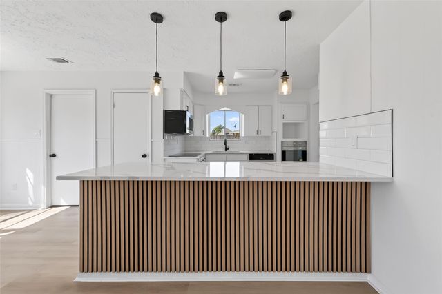 12323 Meadow Berry Drive, Meadows Place, TX 77477