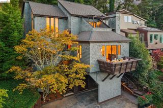 6474 Oakwood Dr, Oakland, CA 94611