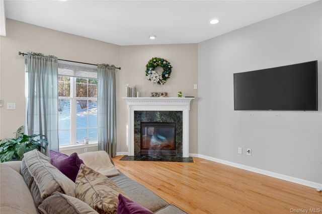 733 Huntington Drive, Fishkill, NY 12524