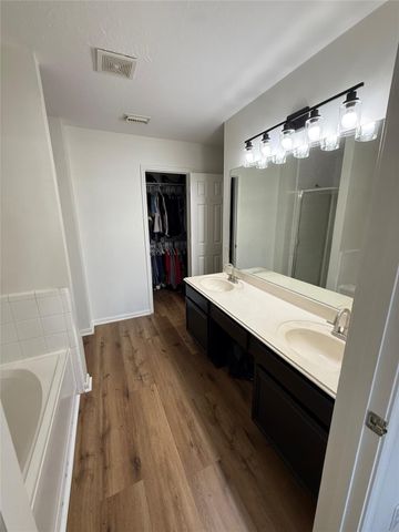 9204 Tejas Court, La Porte, TX 77571