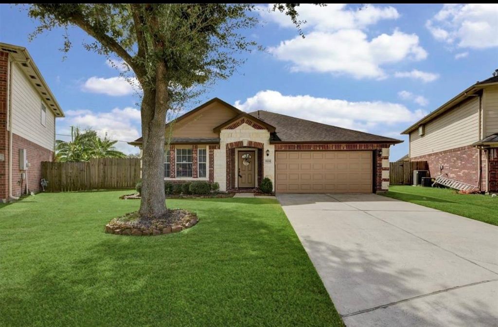 9204 Tejas Court, La Porte, TX 77571