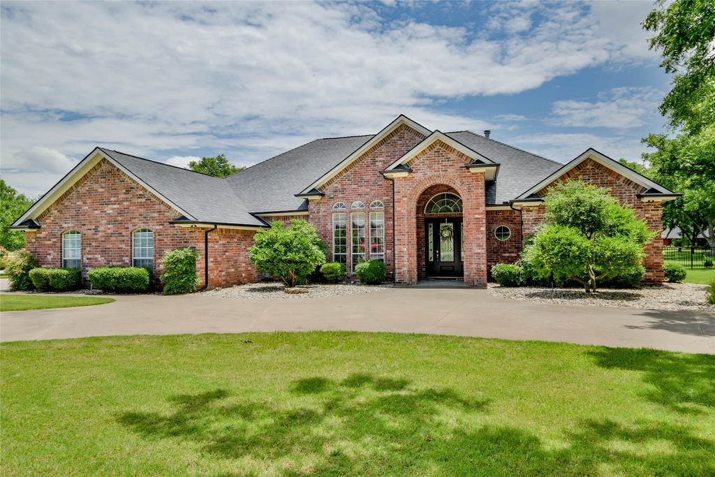 5905 Dog Leg Court, Granbury, TX 76049