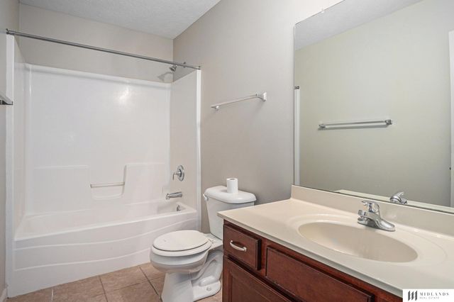 1504 Old Gaelic Street, Bellevue, NE 68123