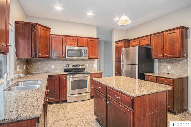 1504 Old Gaelic Street, Bellevue, NE 68123