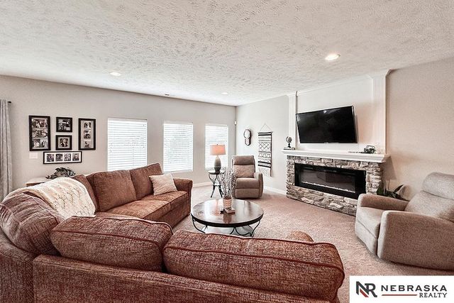 1509 N 194 Circle, Elkhorn, NE 68022