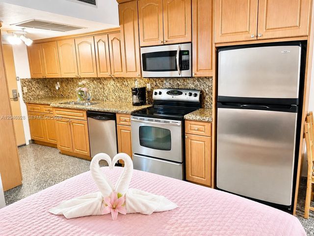 19201 Collins Ave 441, Sunny Isles Beach, FL 33160