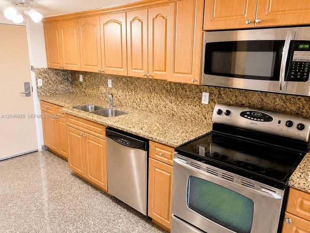 19201 Collins Ave 441, Sunny Isles Beach, FL 33160