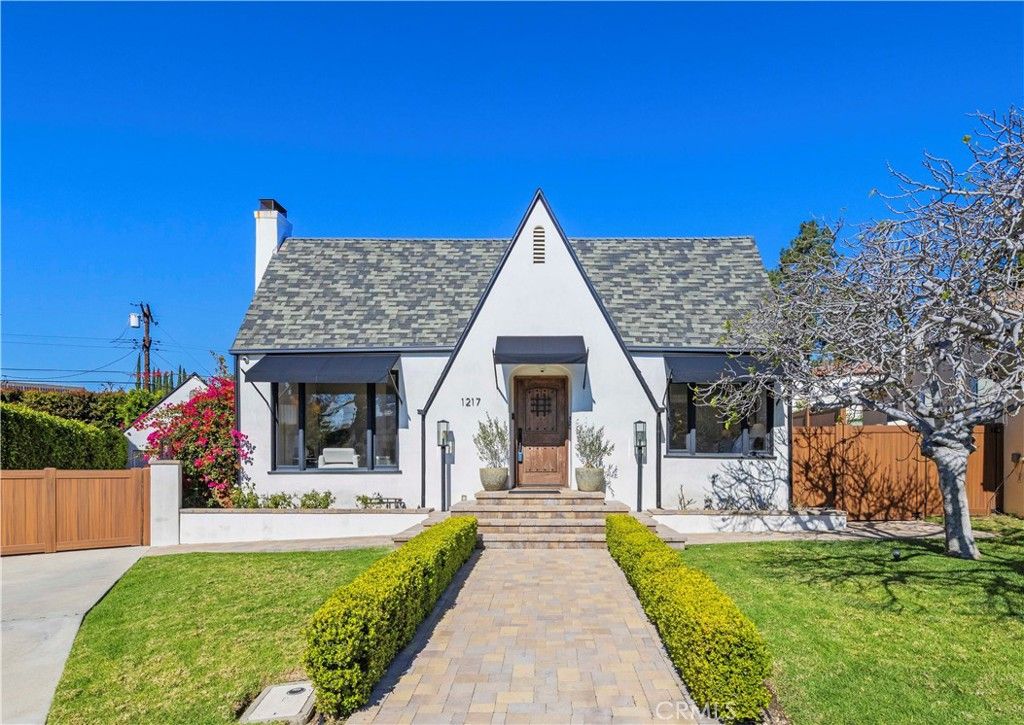 Image 1 of property listing at 1217 Moncado, Glendale, CA 91207