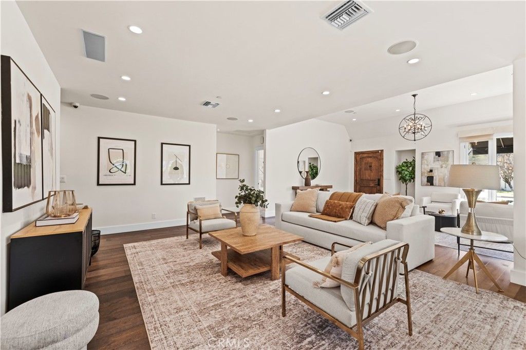 Image 9 of property listing at 1217 Moncado, Glendale, CA 91207