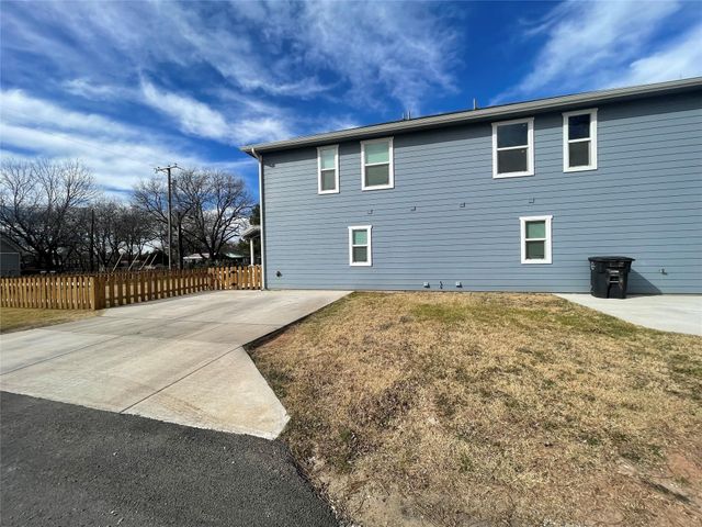 602 Sabine Avenue, Cleburne, TX 76031