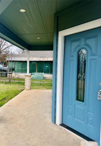 602 Sabine Avenue, Cleburne, TX 76031