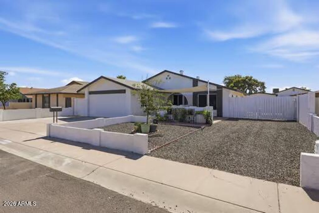 8650 N 56th Avenue, Glendale, AZ 85302 — photo 2