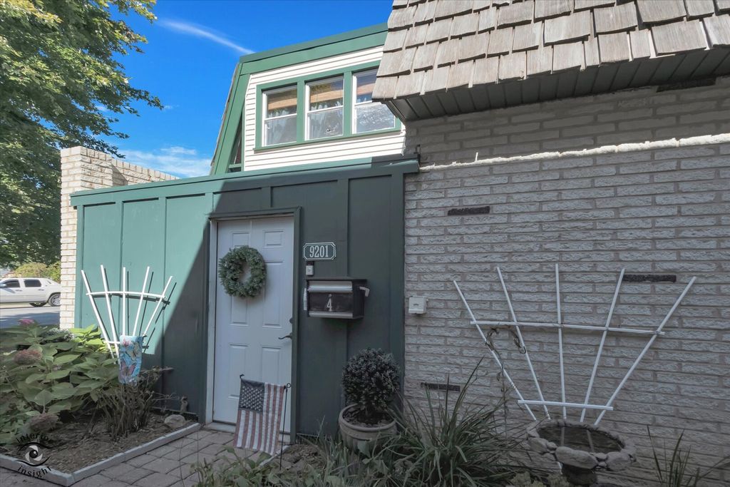 9201 S Kedzie Avenue 4, Evergreen Park, IL 60805 — photo 2