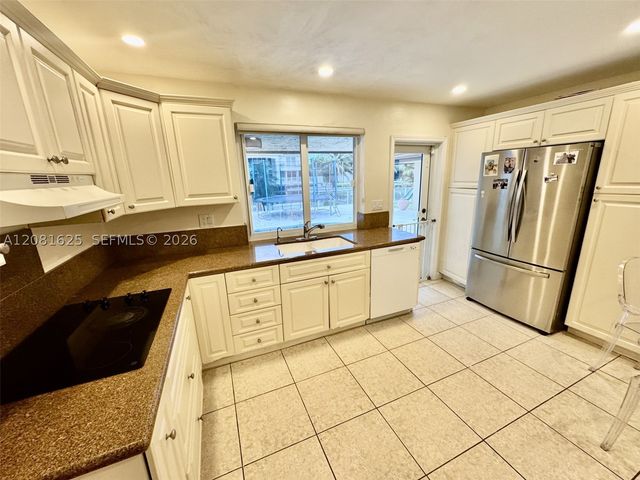3324 NE 167th St, North Miami Beach, FL 33160