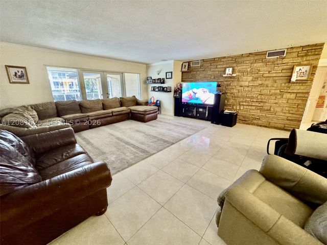 3324 NE 167th St, North Miami Beach, FL 33160