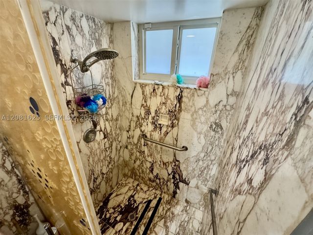 3324 NE 167th St, North Miami Beach, FL 33160