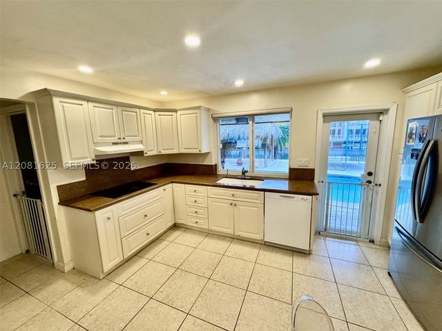 3324 NE 167th St, North Miami Beach, FL 33160