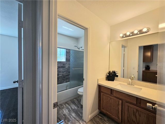 9496 Magnificent Avenue, Las Vegas, NV 89148