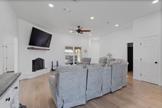6514 Old Clarksville Road, Reno, TX 75462