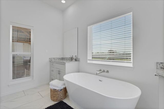 6514 Old Clarksville Road, Reno, TX 75462