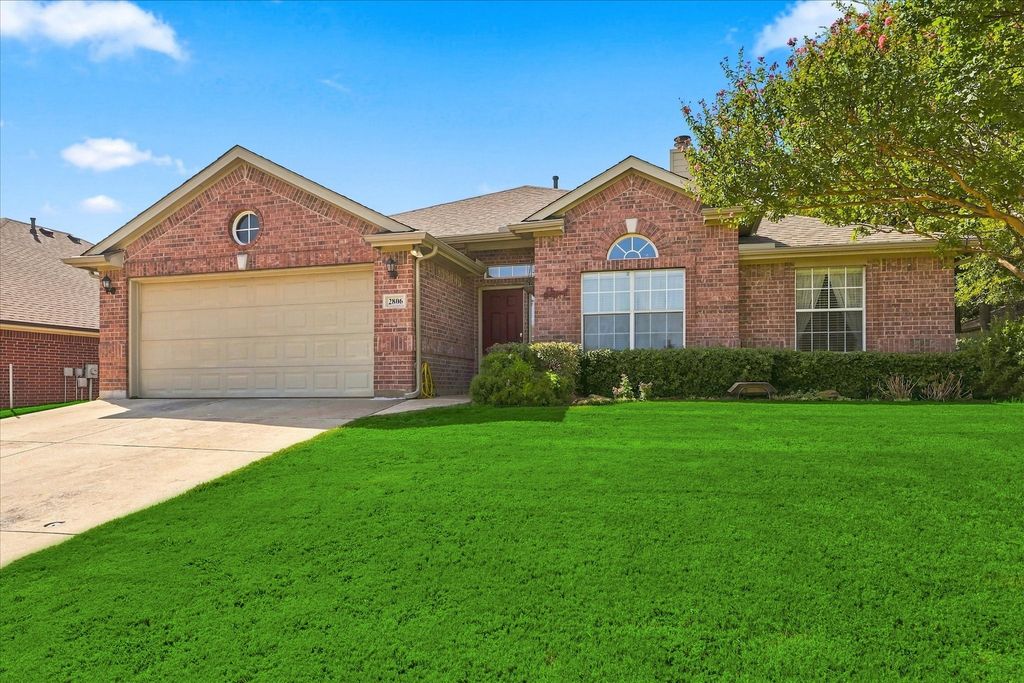 2806 Warwick Drive, Corinth, TX 76210 — exterior