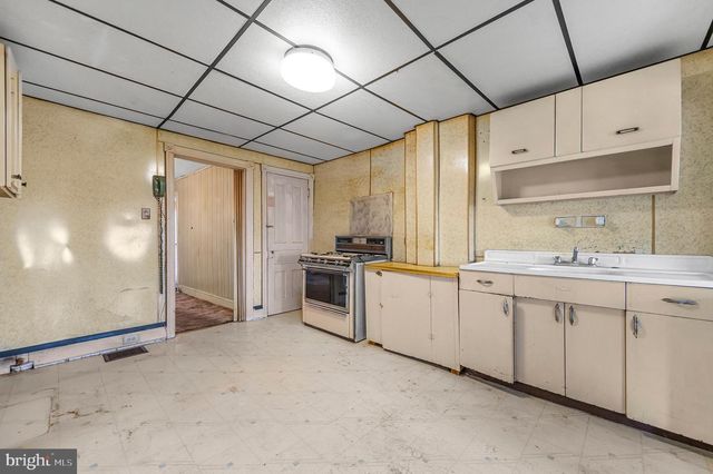 23 ORANGE AVE, Ambler, PA 19002