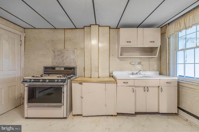 23 ORANGE AVE, Ambler, PA 19002
