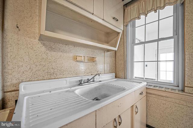 23 ORANGE AVE, Ambler, PA 19002