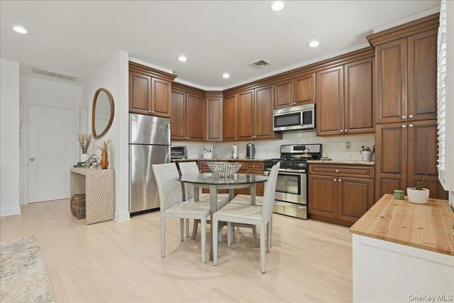 18 Clark Street, Long Beach, NY 11561