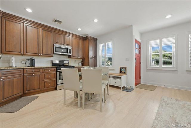 18 Clark Street, Long Beach, NY 11561